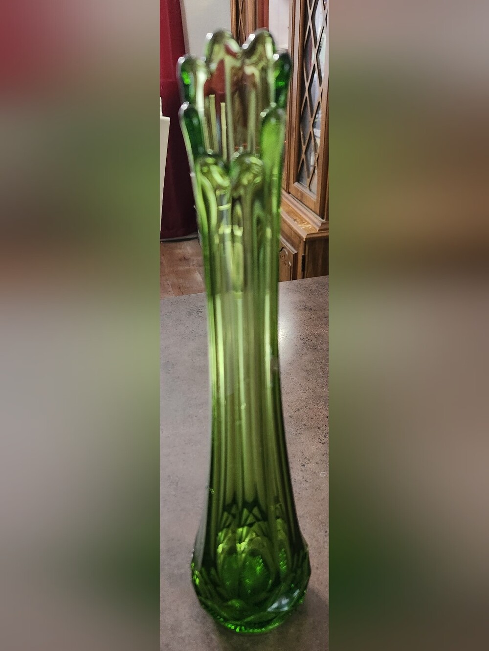 MCM Vintage L.E. Smith Glass Avocado Green Swung Vase 13” Epic Stretch Shape